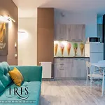 Iris *