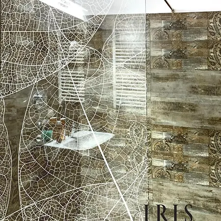 Iris *